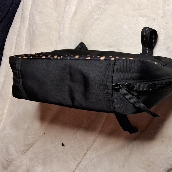 Nike black lunch box clean inside and out - Picture 4 of 4